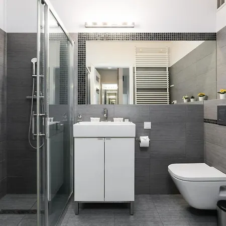 Czarnieckiego With Free Parking By Renters דירה