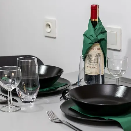 Czarnieckiego With Free Parking By Renters *