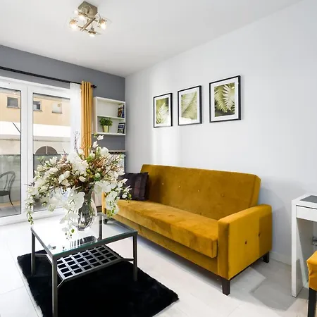 Czarnieckiego With Free Parking By Renters Apartment Posen