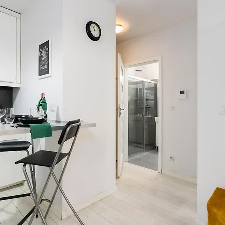 Czarnieckiego With Free Parking By Renters Apartment *