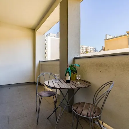 Czarnieckiego With Free Parking By Renters Apartment